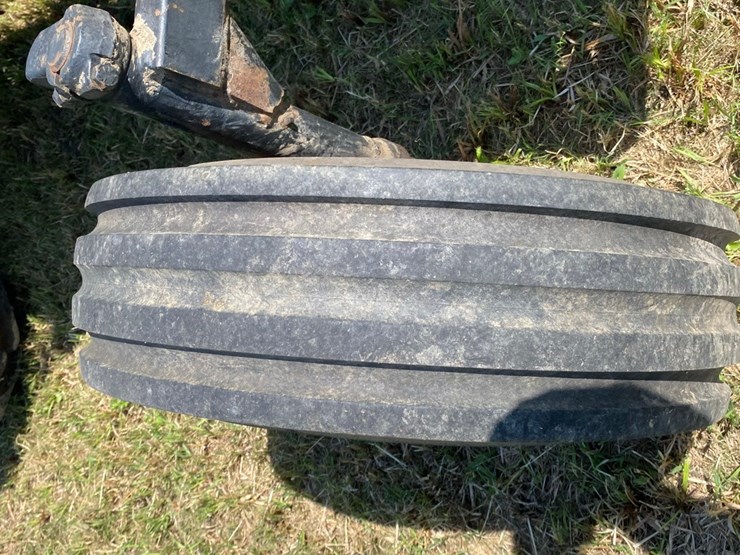 case-ih-695-2-wd-tractor-image-38