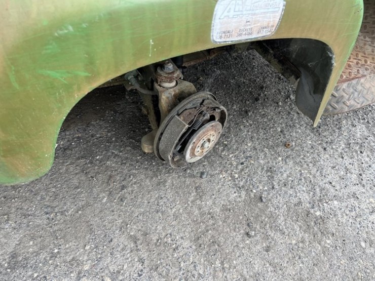 2020-john-deere-gator-image-23