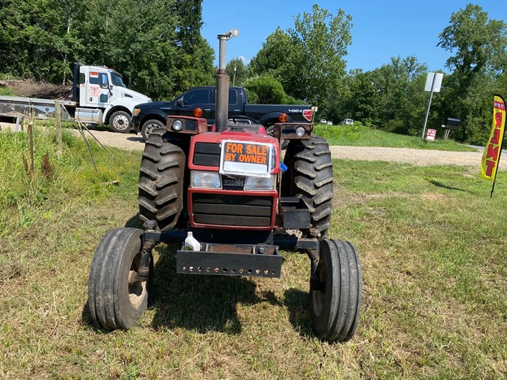 case-ih-695-2-wd-tractor-image-2