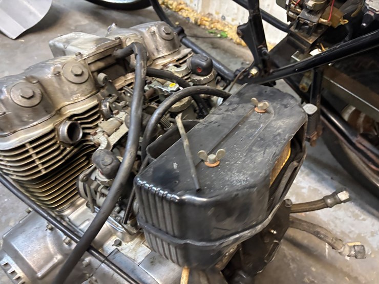 #400-•-mid-70’s-honda-cb750-for-parts/-repairs-image-9