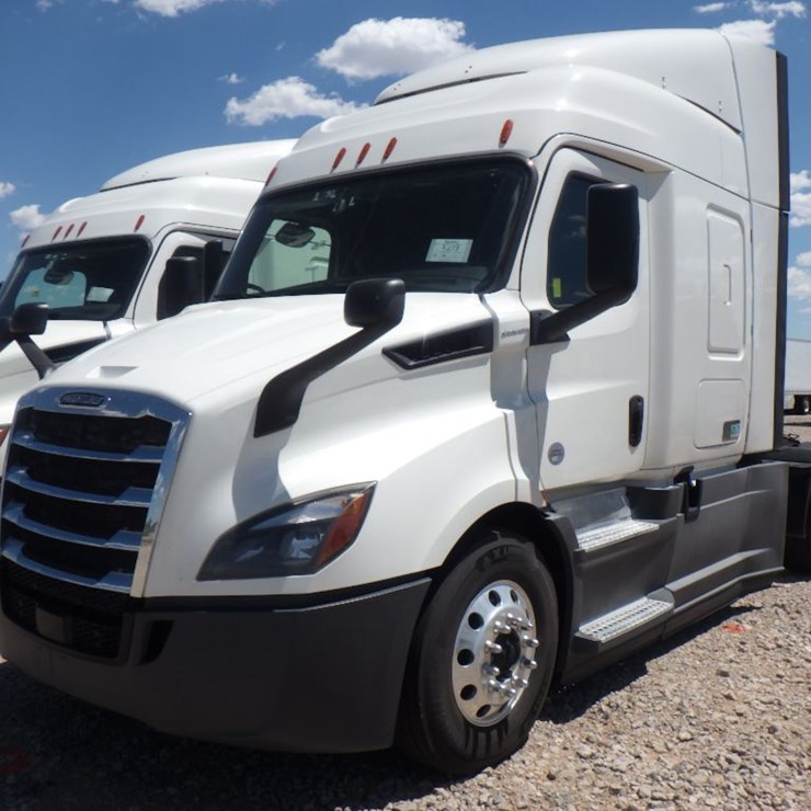 2020 FREIGHTLINER CASCADIA 116