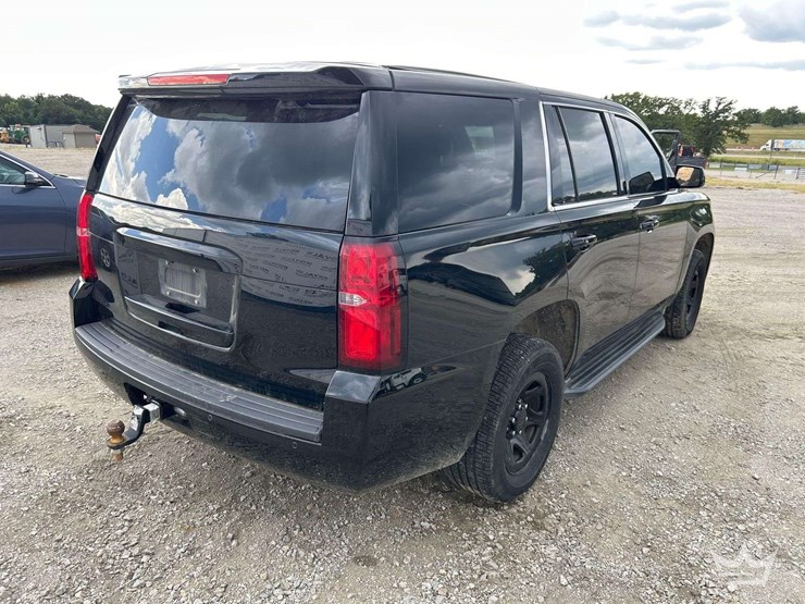 2016-chevrolet-tahoe-image-3