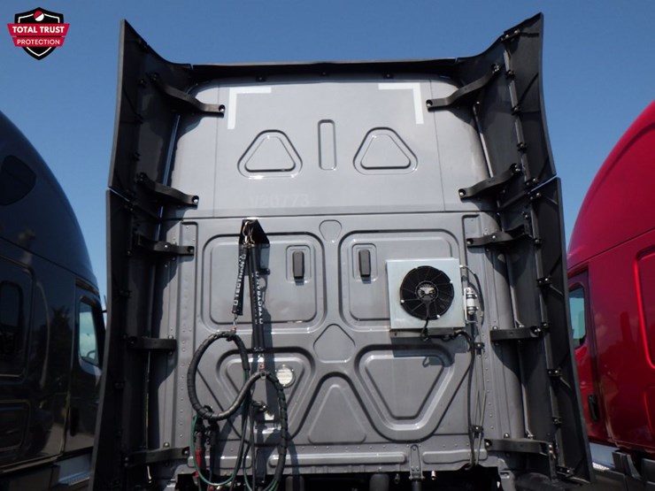 2022-freightliner-cascadia-126-image-11