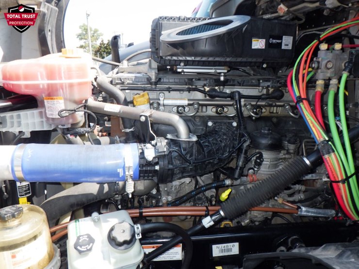 2022-freightliner-cascadia-126-image-19