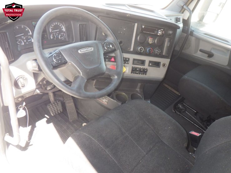 2020-freightliner-cascadia-116-image-16