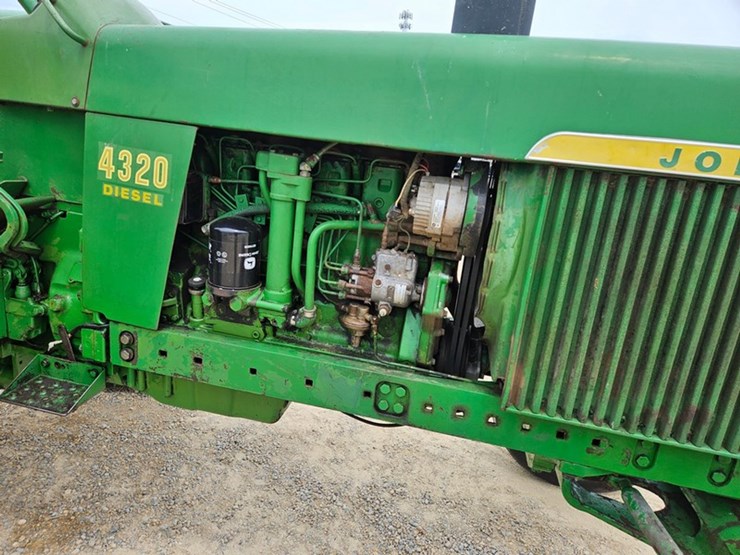 john-deere-4320-image-13