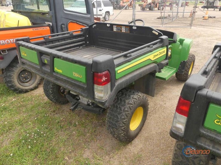 2024-john-deere-gator-image-2