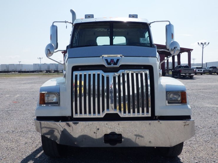 2019-western-star-4700sf-image-2