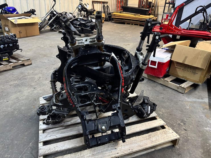 #404-•-lot-of-parts-for-suzuki-gsx/r-image-1