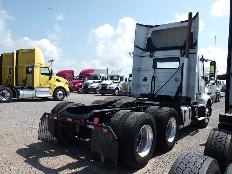 2021-volvo-vnr300-image-8