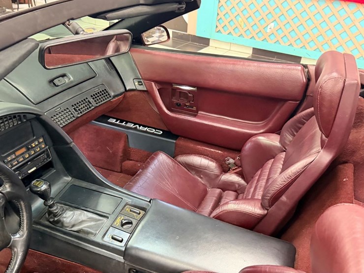 #1873-•-1993-chevrolet-corvette-image-35