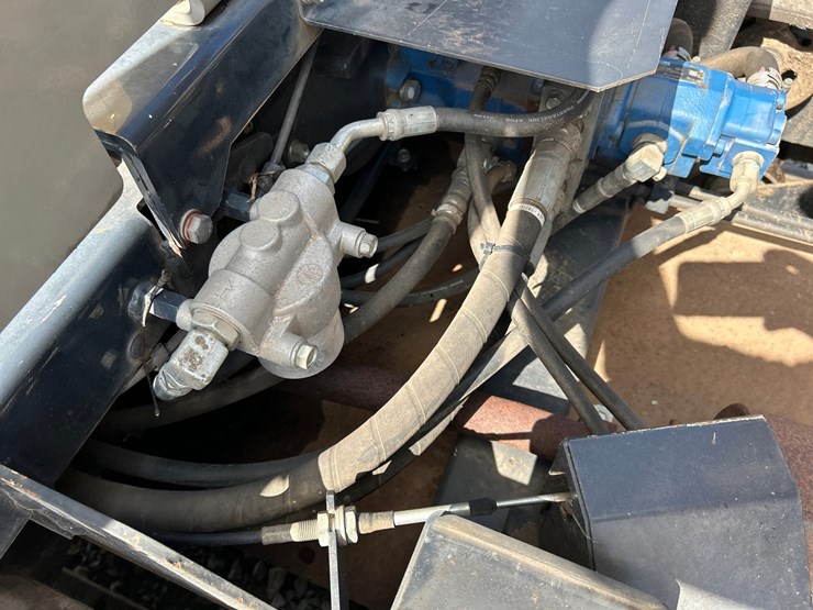 2013-yanmar-c30-image-23