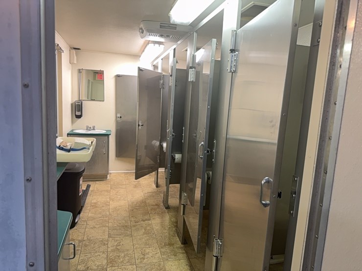 1992-pace-restroom-trailer-image-14