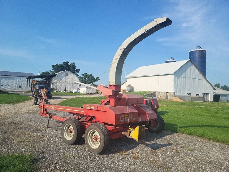 gehl-1065-tandem-axle-forage-chopper-w/2-heads---nice-image-6