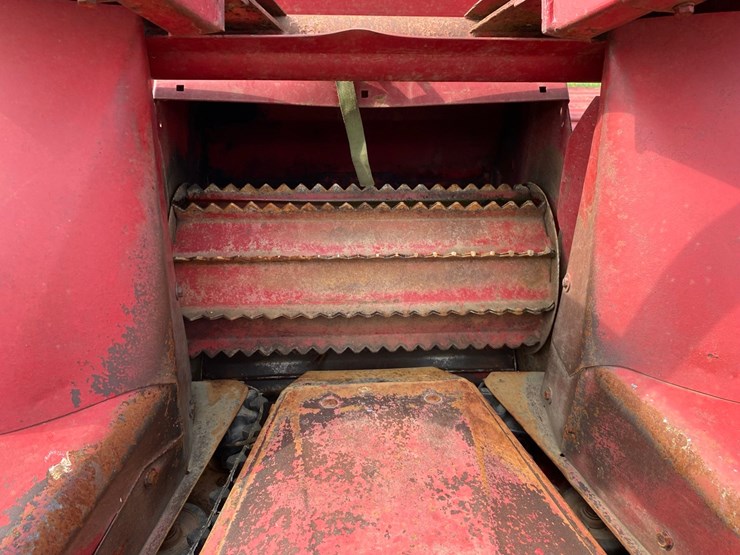 case-ih-881-forage-harvester-image-19
