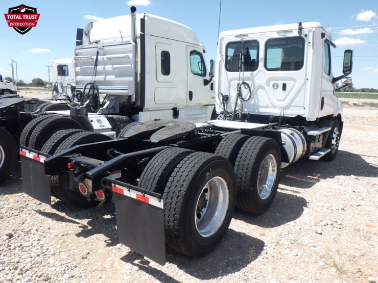 2019-freightliner-cascadia-116-image-8