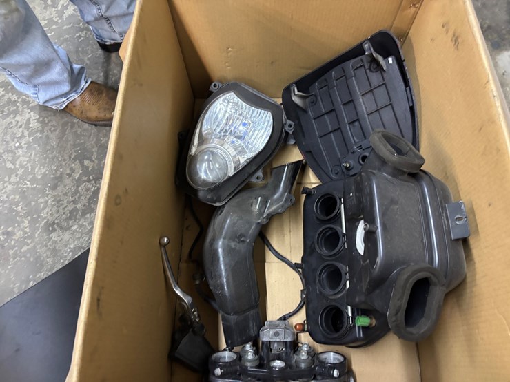 #403-•-suzuki-hayabusa-for-parts/-repairs-image-7