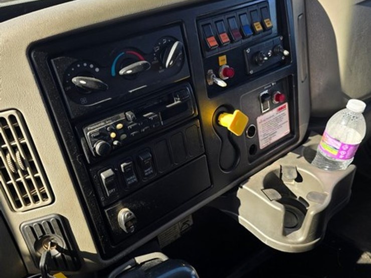 2008-international-durastar-4300-image-31
