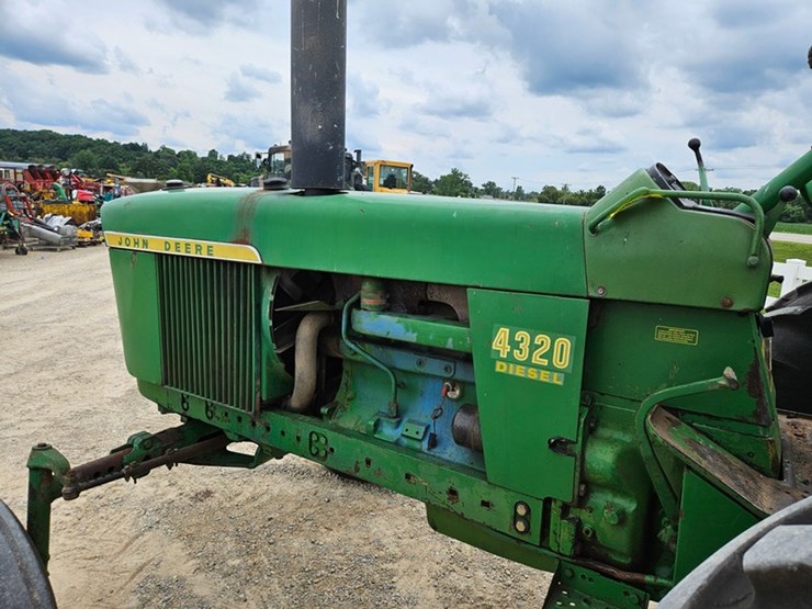 john-deere-4320-image-31
