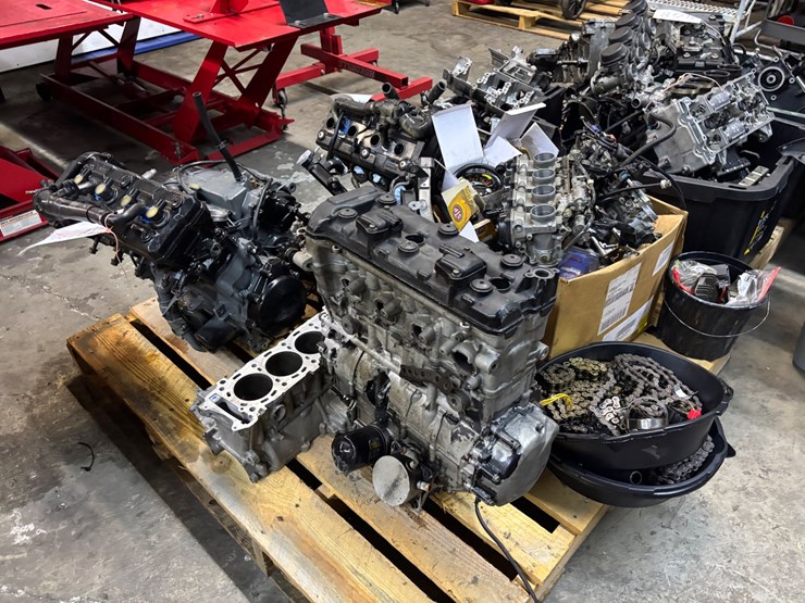 #408-•-2-pallets-of-motorcycle-engines-and-engine-parts-image-9