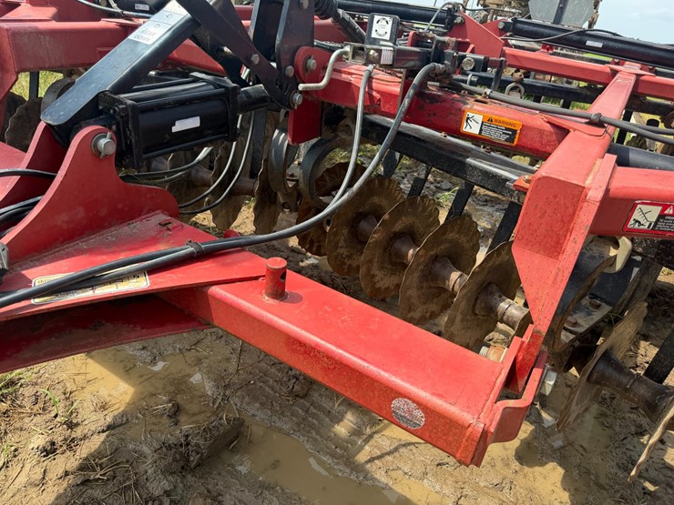 case-ih-330-image-38