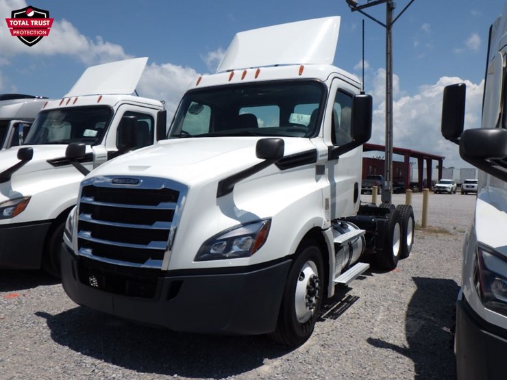 2020-freightliner-cascadia-126-image-1