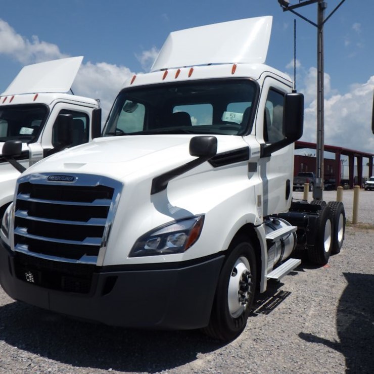 2020 FREIGHTLINER CASCADIA 126