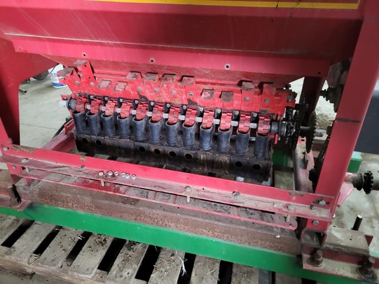 gandy-6290-68-orbital-air-seeder-image-15