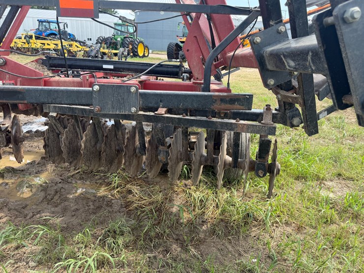 case-ih-330-image-18