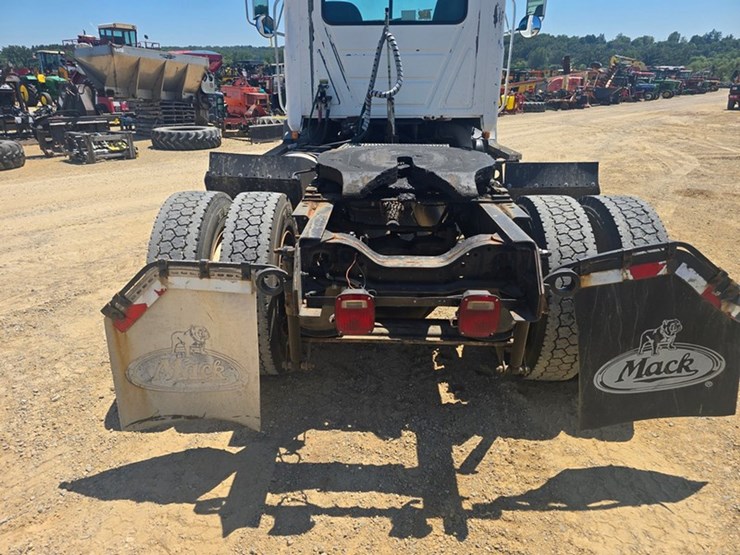 2003-mack-ch612-image-5