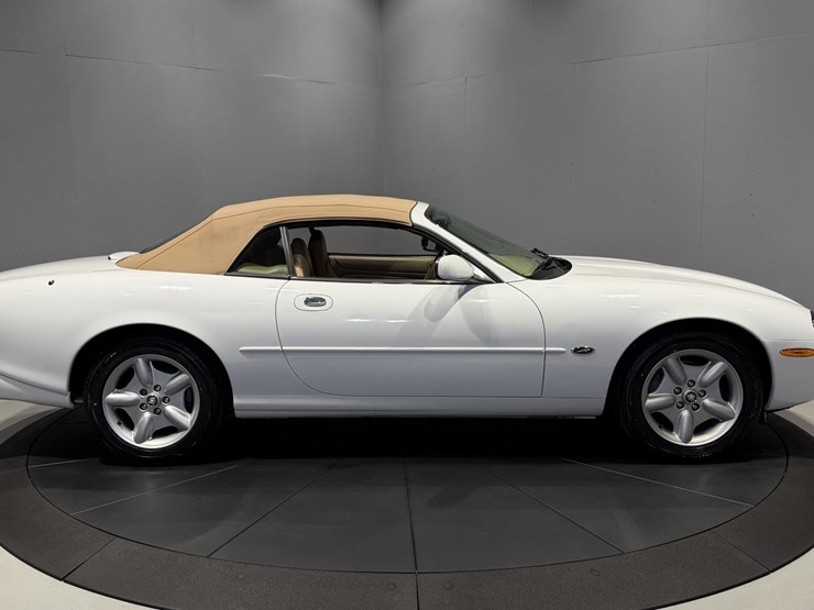#1516-•-1997-jaguar-xk8-convertible-image-44