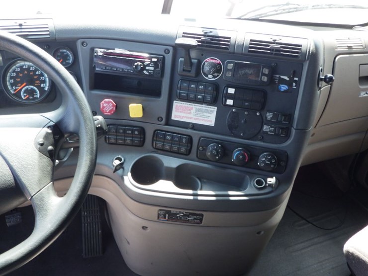 2016-freightliner-cascadia-125-evolution-image-22