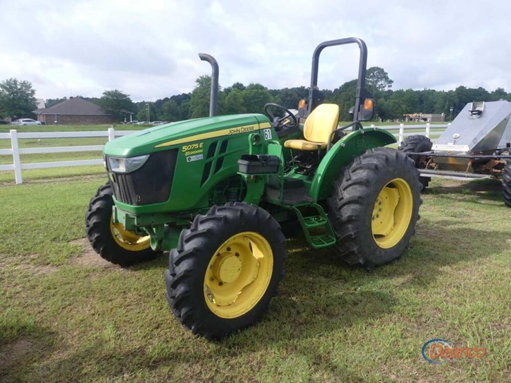 2021-john-deere-5075e-image-15