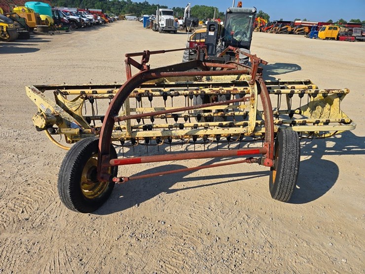 new-holland-258-image-4