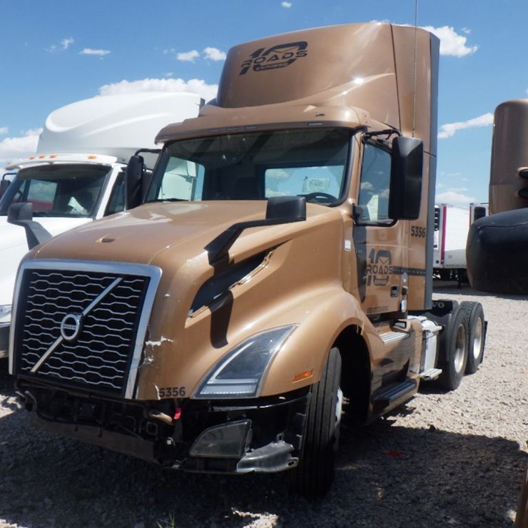 2023 VOLVO VNL300