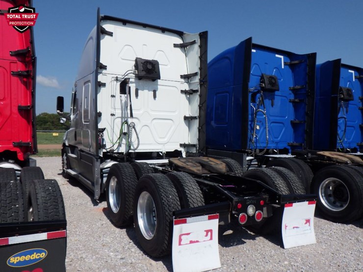 2022-freightliner-cascadia-126-image-13