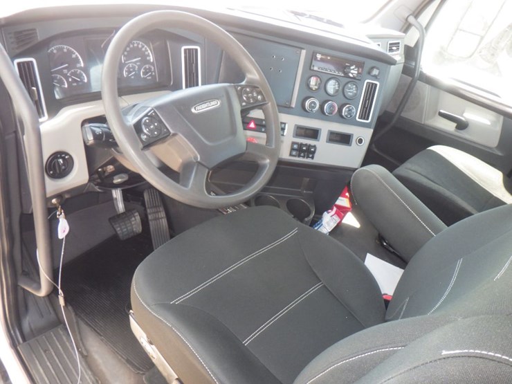 2018-freightliner-cascadia-116-image-9