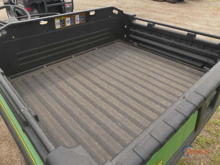 2024-john-deere-gator-image-4