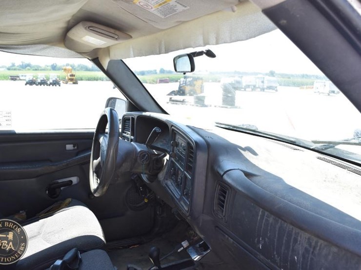 2004-chevrolet-silverado-1500-image-43