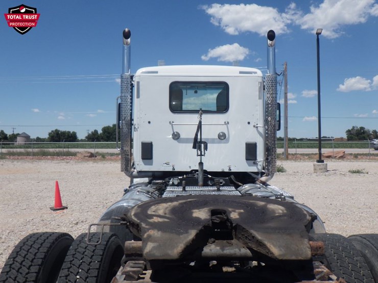 2023-kenworth-t880-image-10