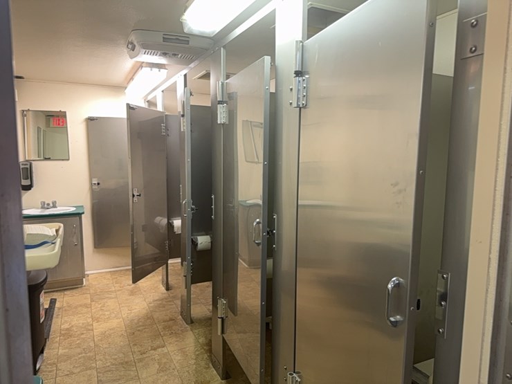 1992-pace-restroom-trailer-image-31