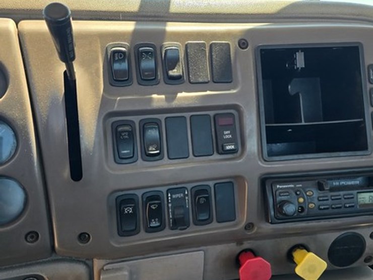 2003-mack-ch612-image-29
