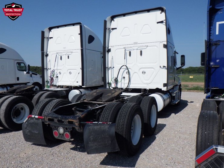 2023-freightliner-cascadia-126-image-9