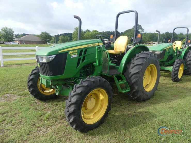 2021-john-deere-5075e-image-15