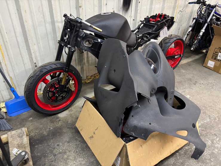 #403-•-suzuki-hayabusa-for-parts/-repairs-image-2