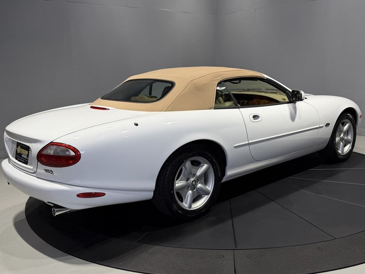 #1516-•-1997-jaguar-xk8-convertible-image-36