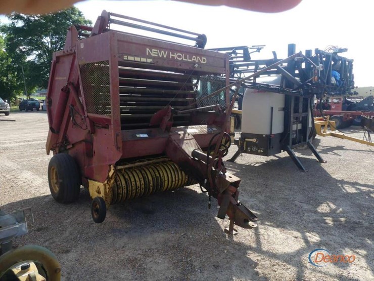 new-holland-851-image-1