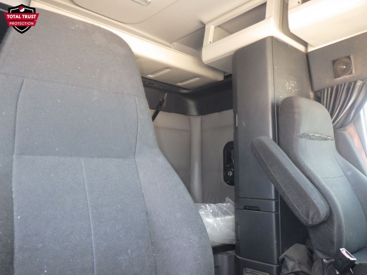 2020-freightliner-cascadia-116-image-4