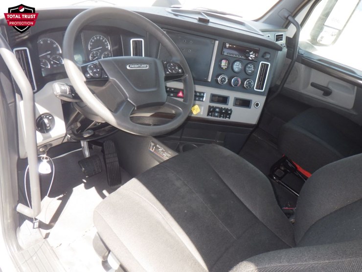 2019-freightliner-cascadia-116-image-17