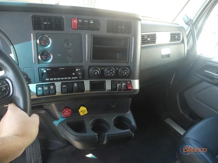 2022-kenworth-t680-image-18